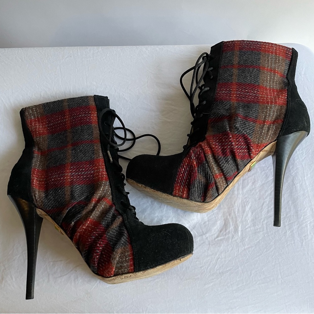 L.A.M.B. Stilleto booties heels plaid lamb sz 9 women’s red gray euc laceup heel - Picture 1 of 10
